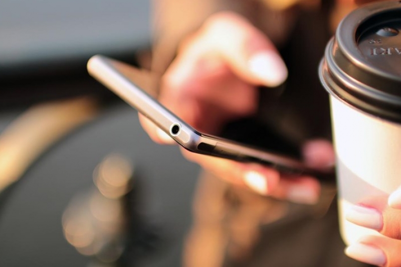 hands-coffee-smartphone-technology.jpg