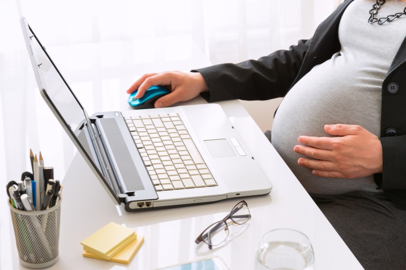 shutterstock_403490584 prestaciones de maternidad y paternidad